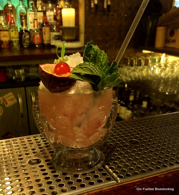Cocktail Tiki Bar